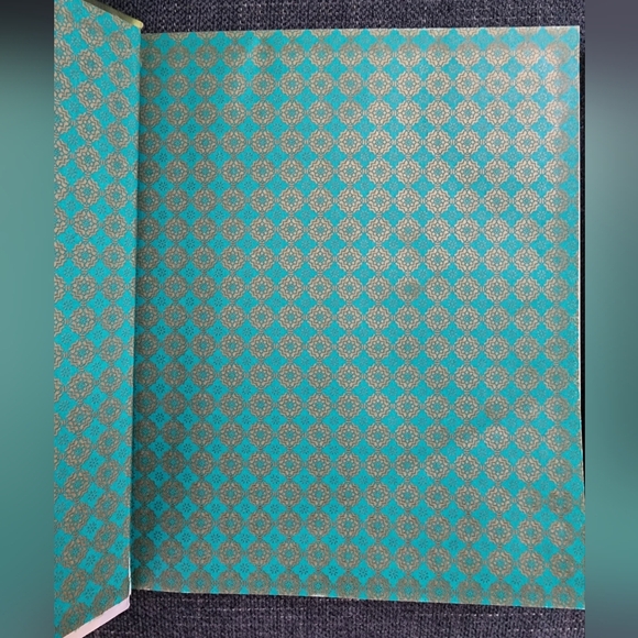 Pretty Happy Healthy Ways To Love Your Body Kate Hudson Self Help Book - Picture 3 of 7